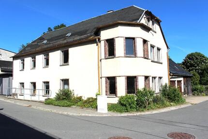 Charmantes Zweifamilienhaus mit großem Potential in ruhiger Lage - Gefell