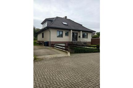 Hochwertig renoviertes Familienhaus mit Einliegerwohnung und weit - Burgdorf