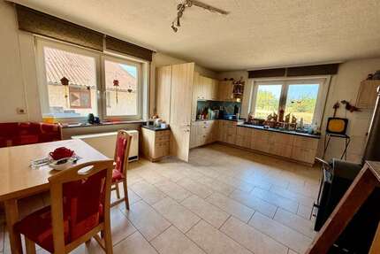 Haus zum Kaufen in Rheinhausen 445.000,00 € 208 m²