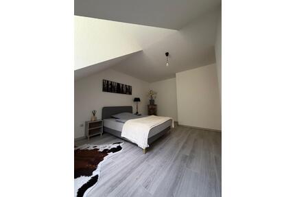 WG Zimmer zu vermieten - 350,00&nbsp;EUR Kaltmiete, ca.&nbsp; 75,00&nbsp;m&sup2; in Neuenmarkt (PLZ: 95339)