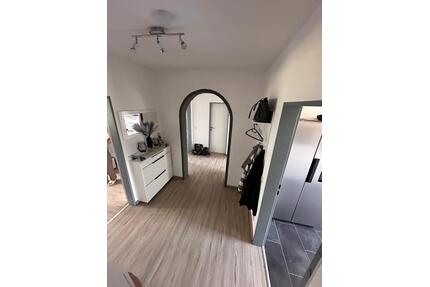 Direkte Nähe zum Möhnesee - Schöne 3-Zimmer Wohnung mit Balkon - Warstein