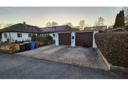 Bungalow mit herrlichem Garten und vermieteter Arztpraxis - Glashütten