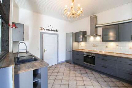 Haus zum Kaufen in Celle 295.000,00 € 250.05 m²