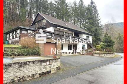 Haus zum Kaufen in Niederbreitbach 298.000,00 € 297 m²