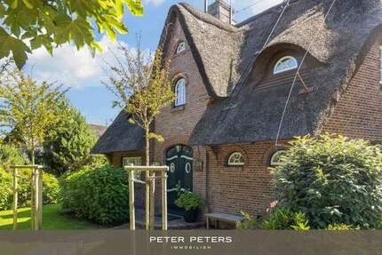 Großzügige Doppelhaushälfte unter Reet mit Einzelhauscharakter in Kampen