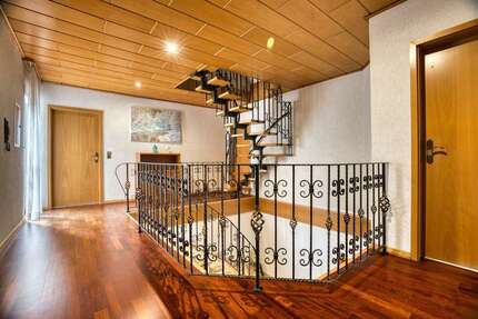 Haus zum Kaufen in Lauenförde 369.500,00 € 201 m²
