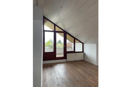 Charmante 2-Zimmer Dachgeschoss Wohnung mit Balkon - Esslingen am Neckar