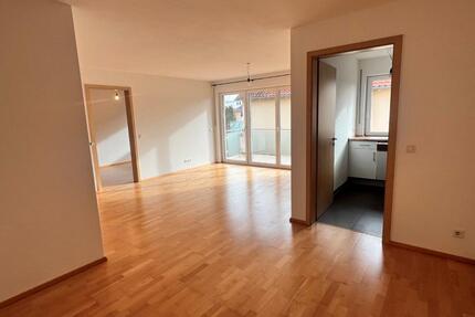 2 ZKB helle Wohnung im 1. OG Zentral gelegen mit Küche u. Balkon - Ingolstadt Nordost