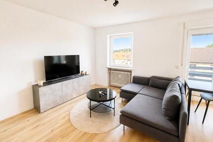 Stilvolle, kernsanierte und möblierte 1-Zimmer-Wohnung mit Balkon - Stein