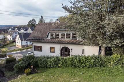 Haus zum Kaufen in Siegen 449.000,00 € 235 m²