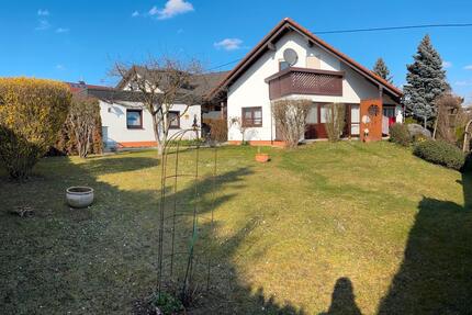Einfamilienhaus, 7 Zimmer, ausgebauter Keller, Doppelgarage - Niederstotzingen