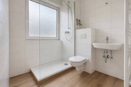Helle 3-Zimmer-Wohnung mit Loggia, EBK & Aufzug - Stadtbahn vor der Tür - Laatzen Laatzen-Mitte