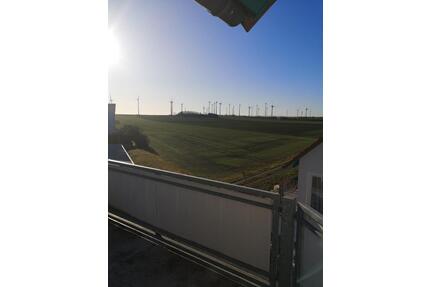 Lichtdurchflutete komplett renovierte 2-Raum-Wohnung mit Balkon und Stellplatz sowie Blick in die freie Natur in Schwaneberg - Sülzetal