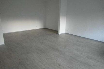 Ruhig im Zentrum! 1,5 - 2 Zi.-Whg. mit Badewanne, Balkon, hochwertiger Einbauküche und Kfz.-Platz! - Hameln
