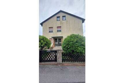 Großzügiges 2 Familien Wohnhaus mit ca. 192 m² Wohnfläche auf drei Ebenen mit 581 m² Grundstück in Waidhaus – Oberpfalz zu verkaufen