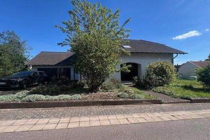 Großzügiges freistehendes 1-2 Familienhaus in ruhiger Lage in Saarwellingen zu verkaufen