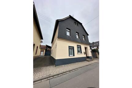 Alter Winzer Hof mit diversen Lagerhallen und Weinkeller - Seibersbach