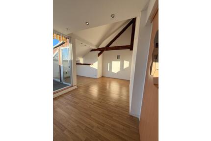 Lichtdurchflutete 2- Zimmer-DG-Whg mit Terasse, EBK und Fernblick über Aachen