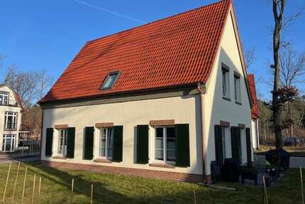 Haus zum Mieten in Beelitz 2.070,00 € 137.7 m²