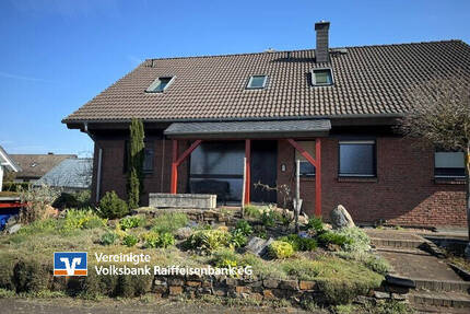 1-2 Familienhaus mit Wintergarten - Irmenach