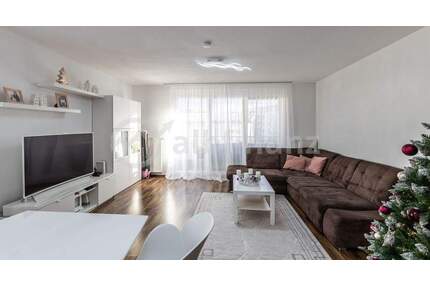 Oster-Special: Gepflegte 4-Zi-Wohnung mit Balkon, Aufzug & 2 Stellplätzen - Metzingen