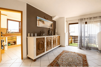 *Newel-Butzweiler* helle 2 ZKB Wohnung mit Balkon!