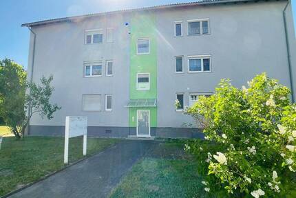 3-Zimmer ETW mit Balkon mit Blick ins Grüne, Stellplatz und Kellerabteil - Hügelsheim