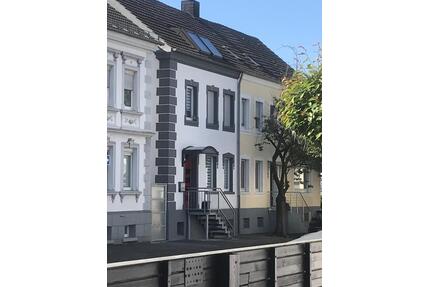 Voll vermietetes Dreifamilienhaus- lukrative Kapitalanlage . - Menden (Sauerland)