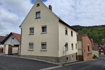 Einfamilienhaus mit Nebengebäude in 97725 Elfershausen-Machtilshausen zwischen Hammelburg und Bad Kissingen (10673)