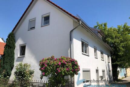 IMMOBILIEN LERCHENBERGER: Großzügig geschnittene 2,5 Zimmer Wohnung im Zentrum von Plattling