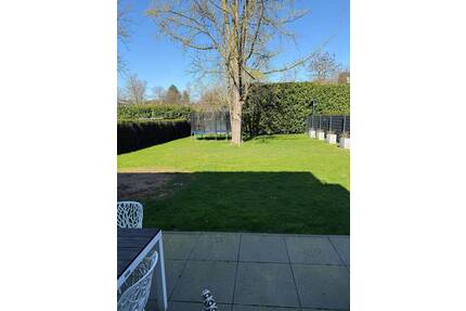 Luxuriöse Doppelhaushälfte! Modernes Wohnen im Grünen! Meerbusch!