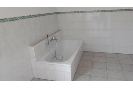 3,5 Zimmer Wohnung Neubau großer Balkon und Garten,Stellplätze - Fensterbach