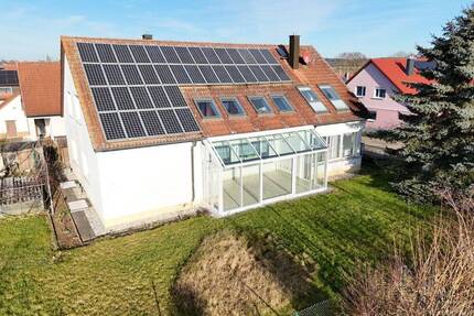 Endlich viel Platz im schönen Eigenheim für die ganze Familie in Burgoberbach mit großem Garten
