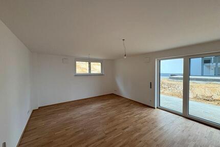 Erdgeschosswohnung mit Terrasse, 2 Zimmer, Einbauküche, Erstbezug - Bad Griesbach im Rottal