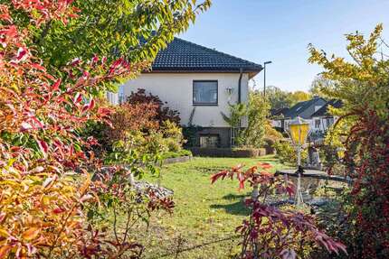 Haus zum Kaufen in Sarstedt 790.000,00 € 327.14 m²