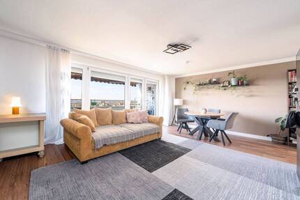 Freie sonnige 3-Zimmer-Wohnung mit Loggia, Weitblick und Tiefgaragenstellplatz auf Wunsch - Bestlage - Nürnberg Neuröthenbach