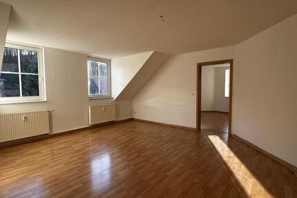 Helle, renovierte 3-Raum-Dachgeschosswohnung in Döbeln – sofort bezugsfrei! - Nobitz