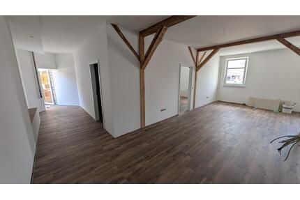 BARRIEREFREIE 2‑RAUM‑WOHNUNG MIT STELLPLATZ & SEPARATEM EINGANG IN - Bad Salzungen