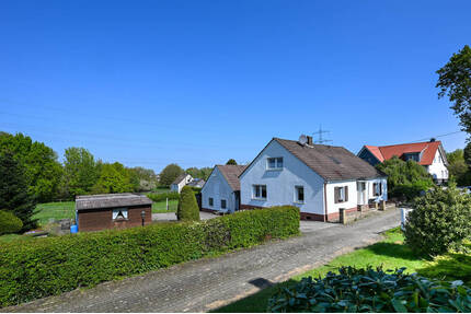 Viel Platz für Ideen: Freistehendes Einfamilienhaus mit großem Grundstück in Niederwenigern - Hattingen