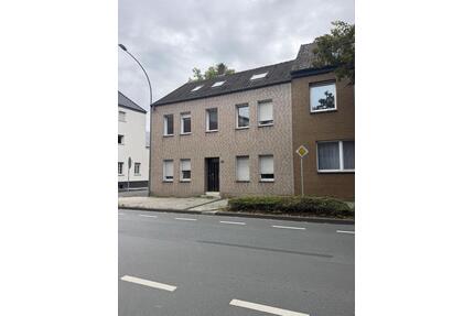 Großzügiges Haus mit 9 Zimmern - 1.390,00&nbsp;EUR Kaltmiete, ca.&nbsp; 160,00&nbsp;m&sup2; in Ahlen (PLZ: 59227)