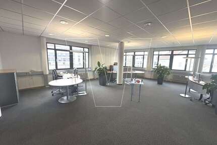 Büro in Backnang 1.990,00 € 242 m²