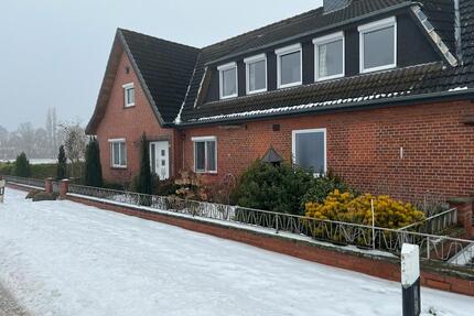 Zur Miete: Zweifamilienhaus in Barrien, 5 Garagen und viel Platz - Syke