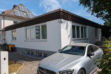Stilvoll modernisierter Bungalow in Augsburg mit Garten und große