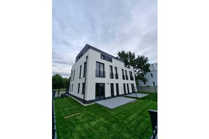 Moderne Doppelhaushälfte im schönen Altglienicke! **Garten 3 Terrassen möbliert** - Berlin