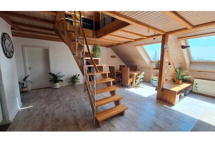 Großzügige 5,5 Zimmer Familien-Maisonette mit Garten u. Weitblick - Gäufelden