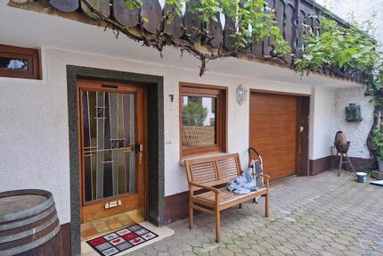 Haus mit großem Balkon in 53508 Mayschoß, 3ZKB, Garage, Carport