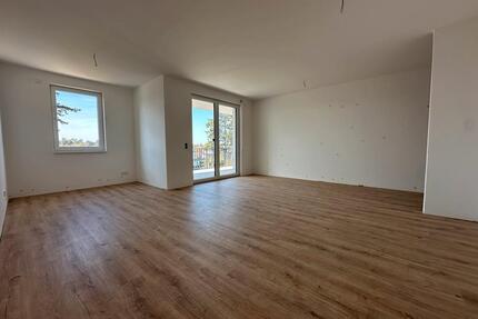 Helle 3 Zimmer Neubauwohnung mit Balkon und EBK - Nauen