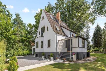 Stilvoll kernsaniertes Einfamilienhaus mit Wohlfühlgarten in Schöneiche bei Berlin