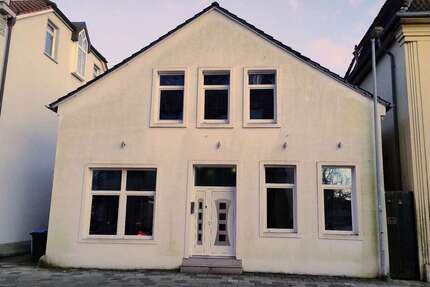 Haus zum Kaufen in Varel 380.000,00 € 230 m²