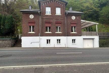 Denkmalgeschütztes Zweifamilienhaus mit großzügigem Garten, großer Terrasse und Garage zu verkaufen in Werdohl-Bärenstein…